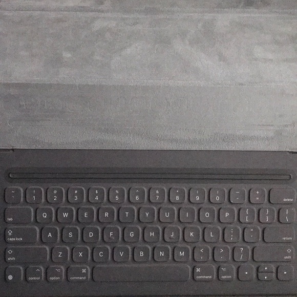 Apple IPad Pro 12.9 Inch Keyboard - Picture 1 of 2